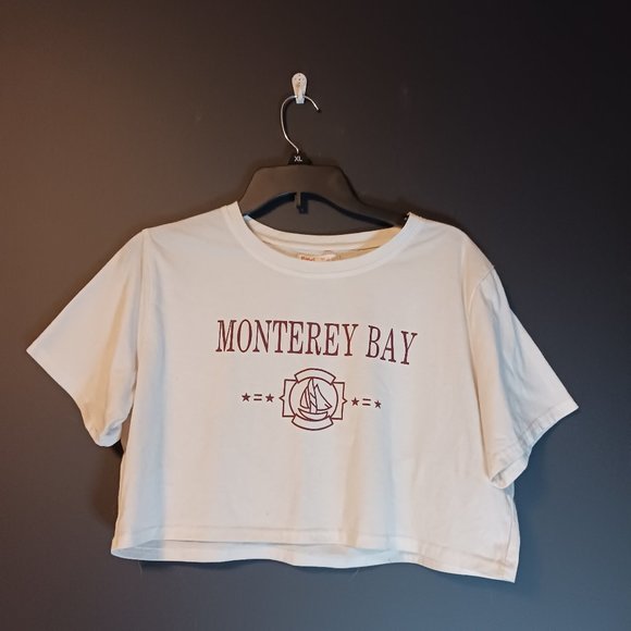 ROMWE Tops - ROMWER LARGE Cute white crop top